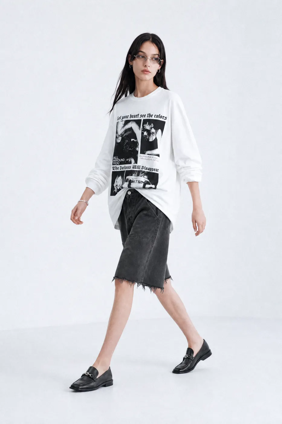 Full-body fashion e-commerce model image, view 02