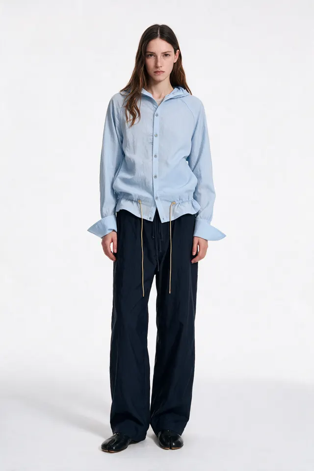 Full-body fashion e-commerce model image, view 05