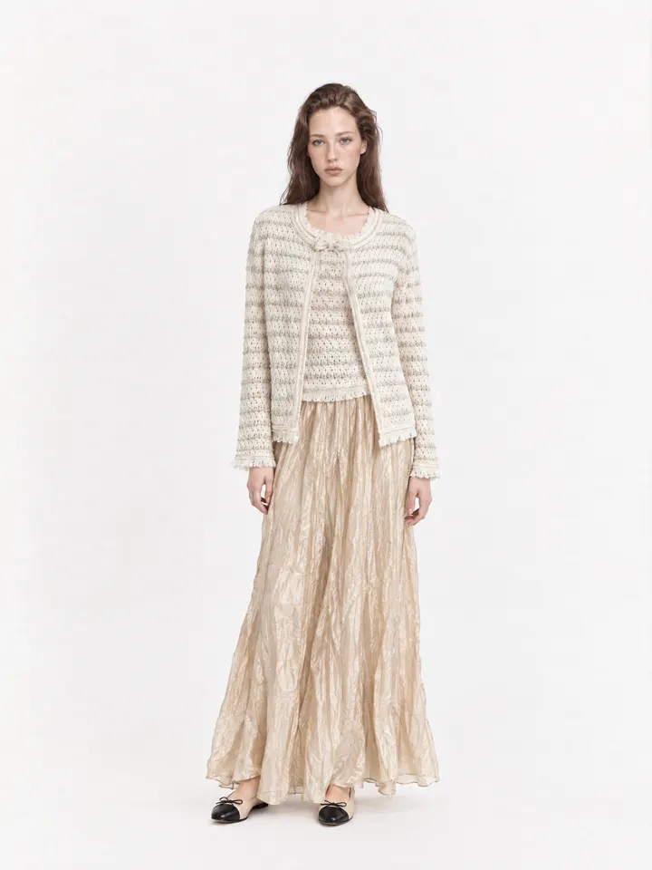 Full-body fashion e-commerce model image, view 20