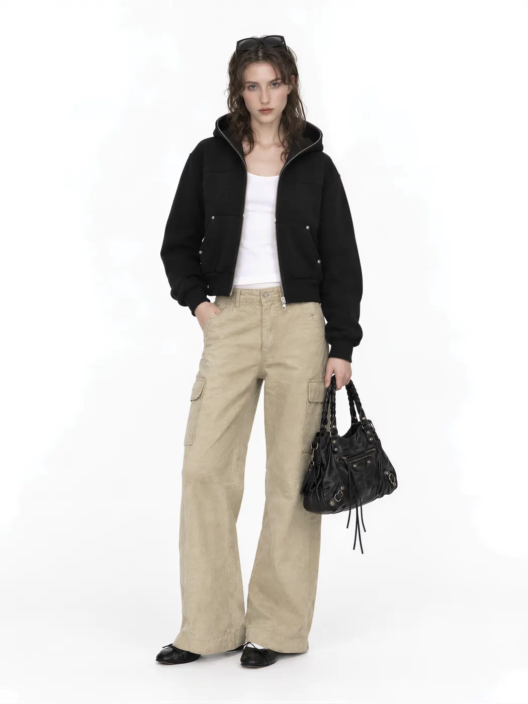 Full-body fashion e-commerce model image, view 22