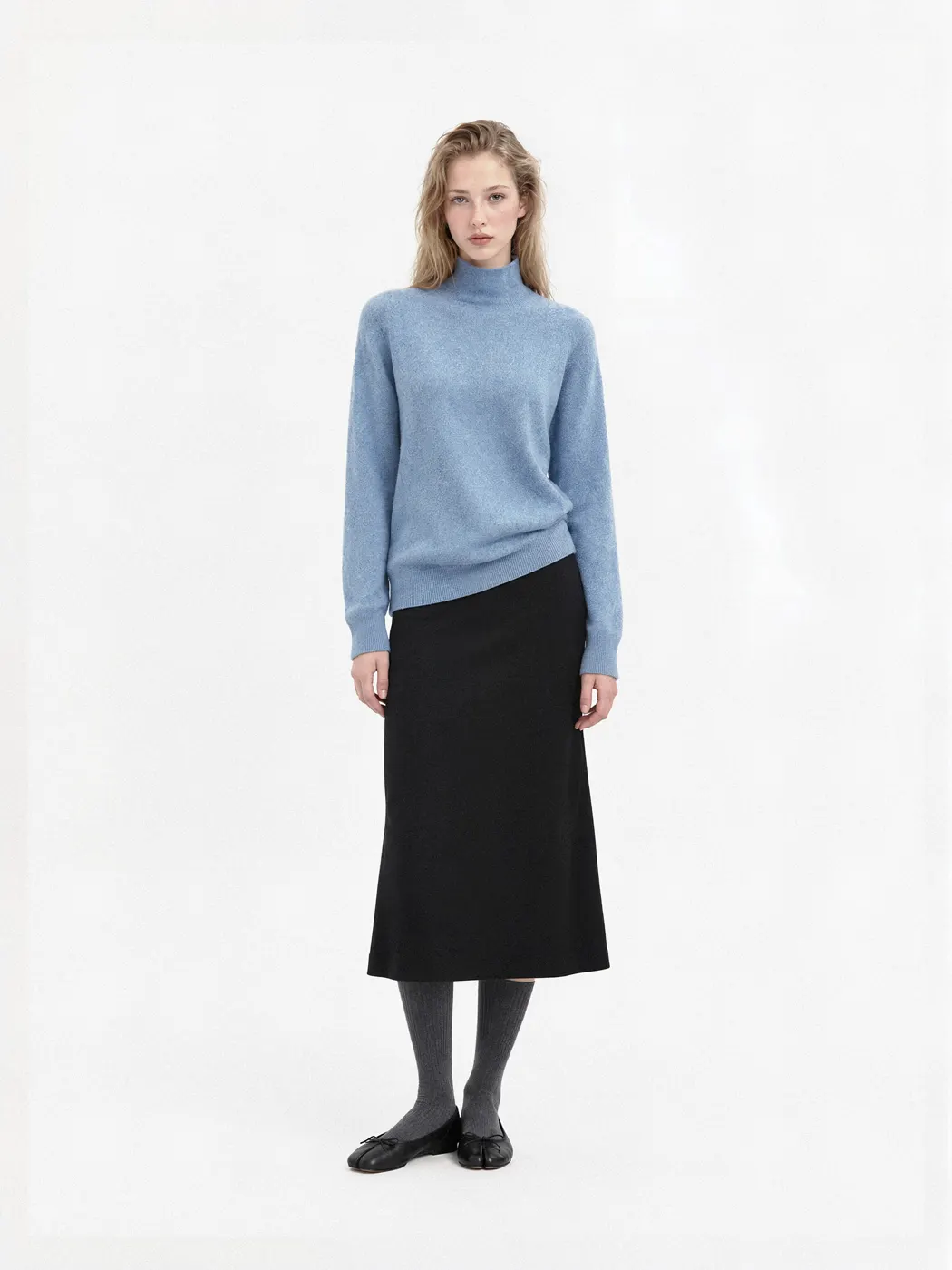 Full-body fashion e-commerce model image, view 23