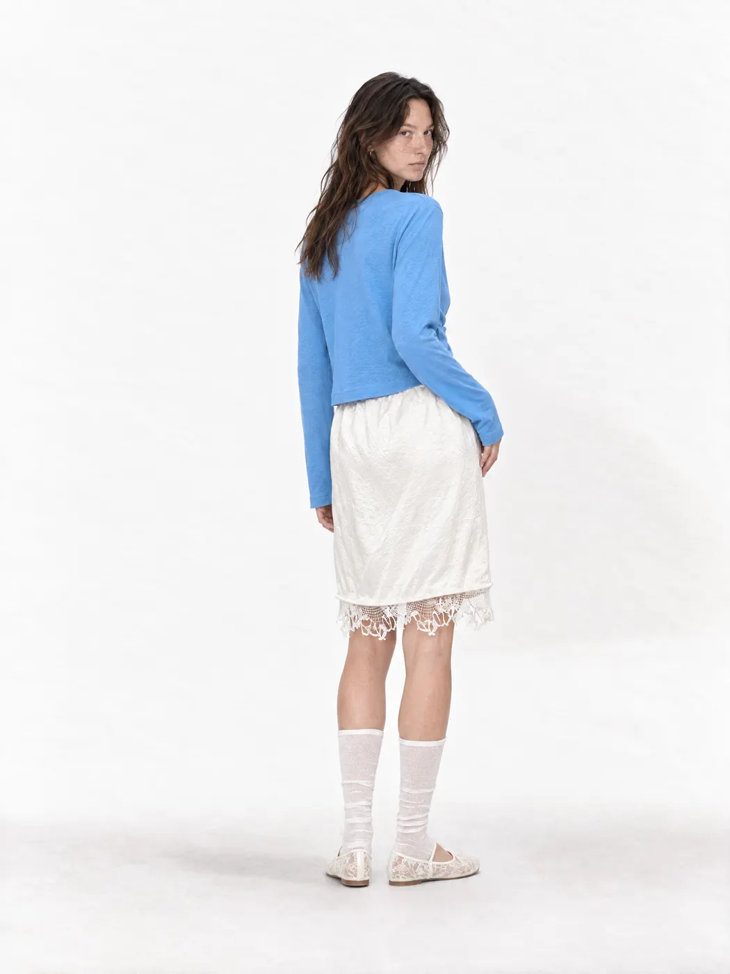 Full-body fashion e-commerce model image, view 27