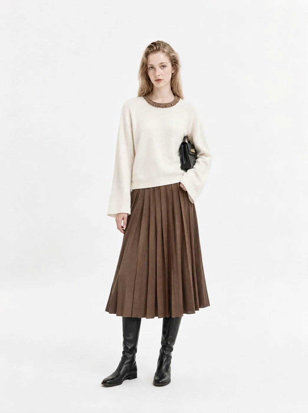 Full-body fashion e-commerce model image, view 28