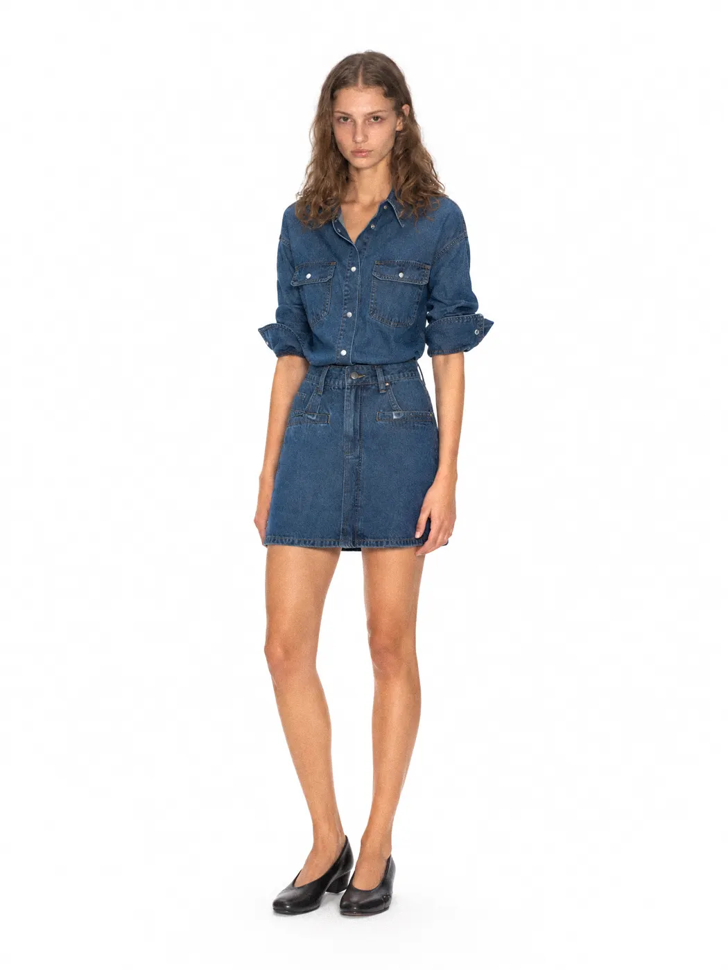 Full-body fashion e-commerce model image, view 32