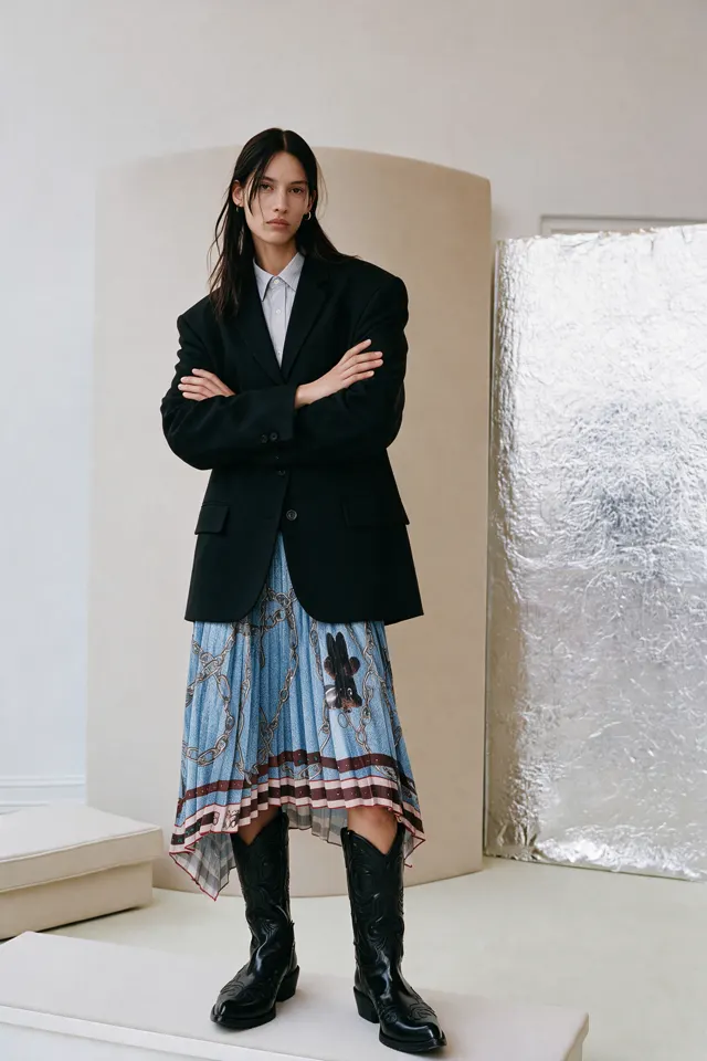 ACNE-inspired fashion lookbook image, view 09