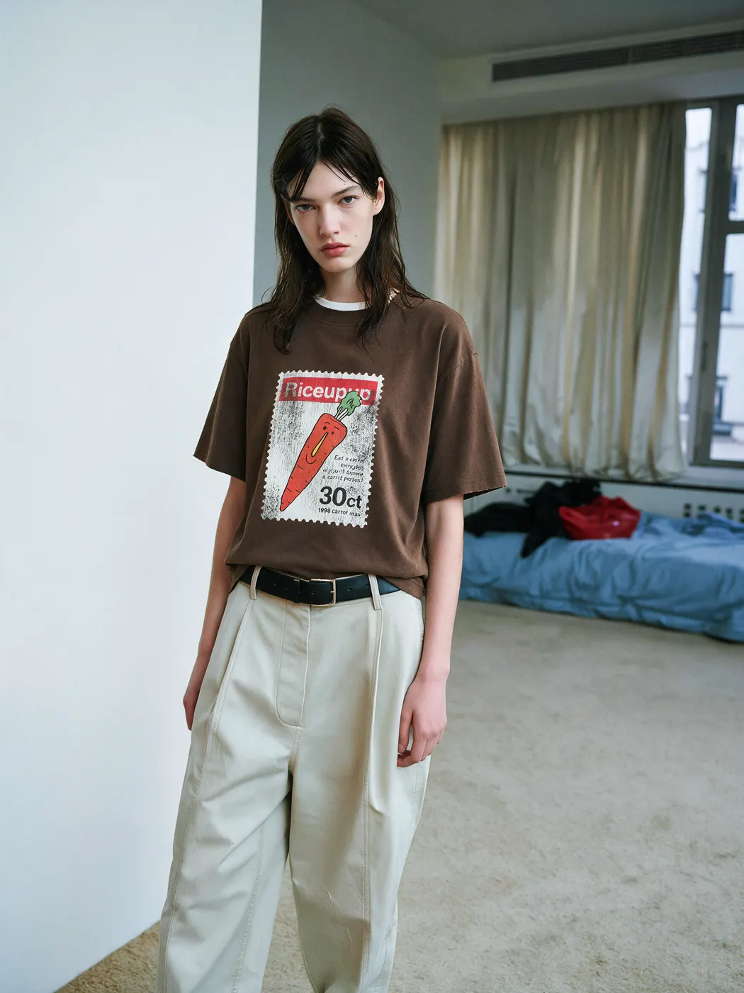Everyday fashion styling in a casual lifestyle setting, view 09