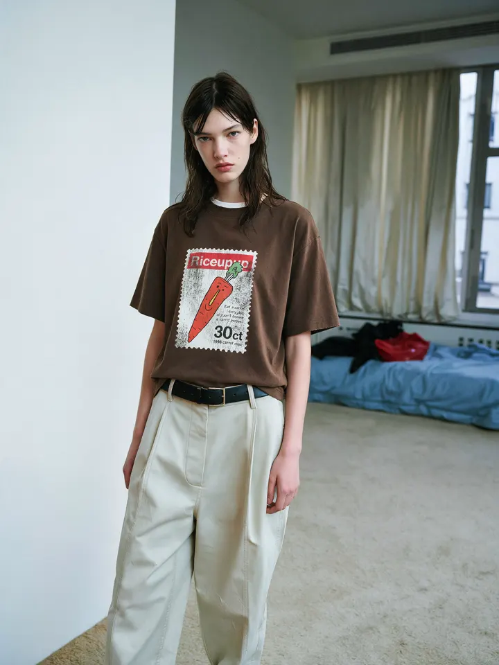Everyday fashion styling in a casual lifestyle setting, view 09