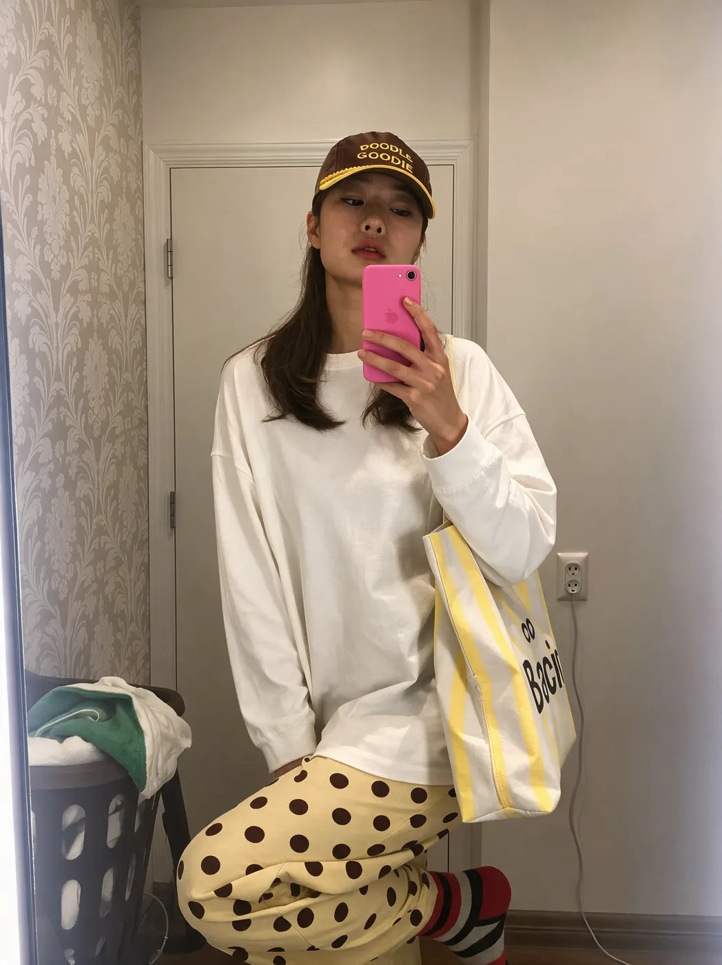 Everyday fashion styling in a casual lifestyle setting, view 27