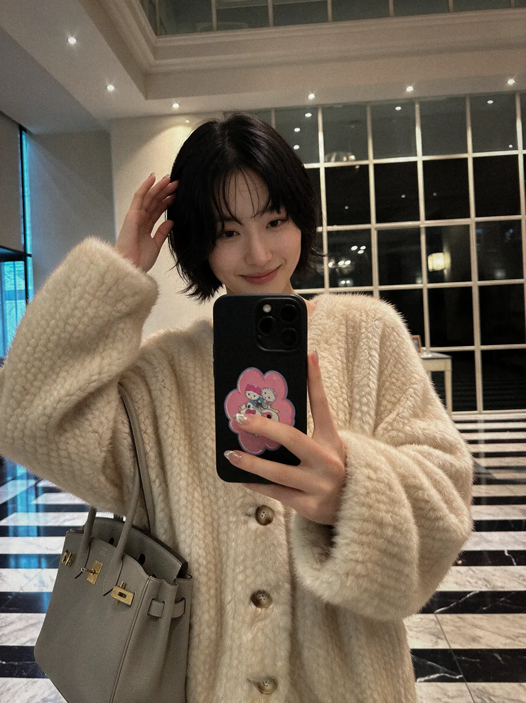 Everyday fashion styling in a casual lifestyle setting, view 36