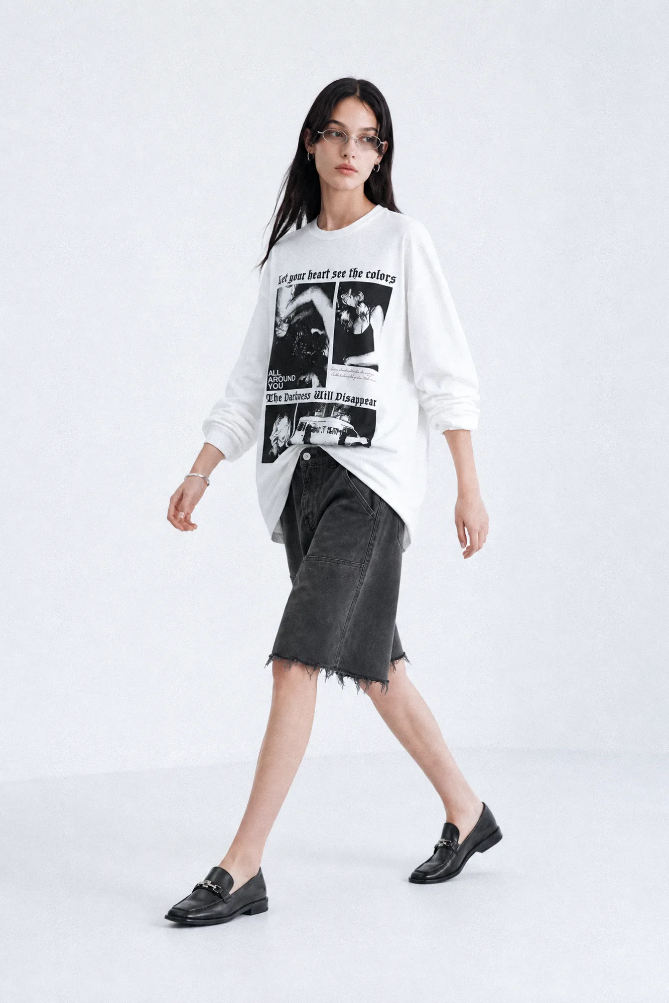 Full-body fashion e-commerce model image, view 02