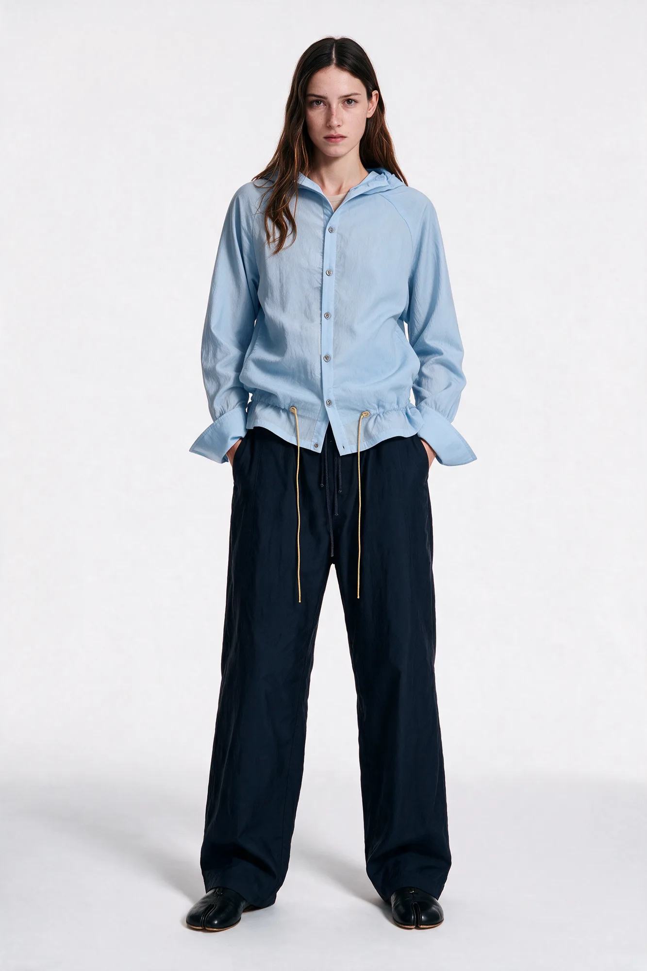 Full-body fashion e-commerce model image, view 04