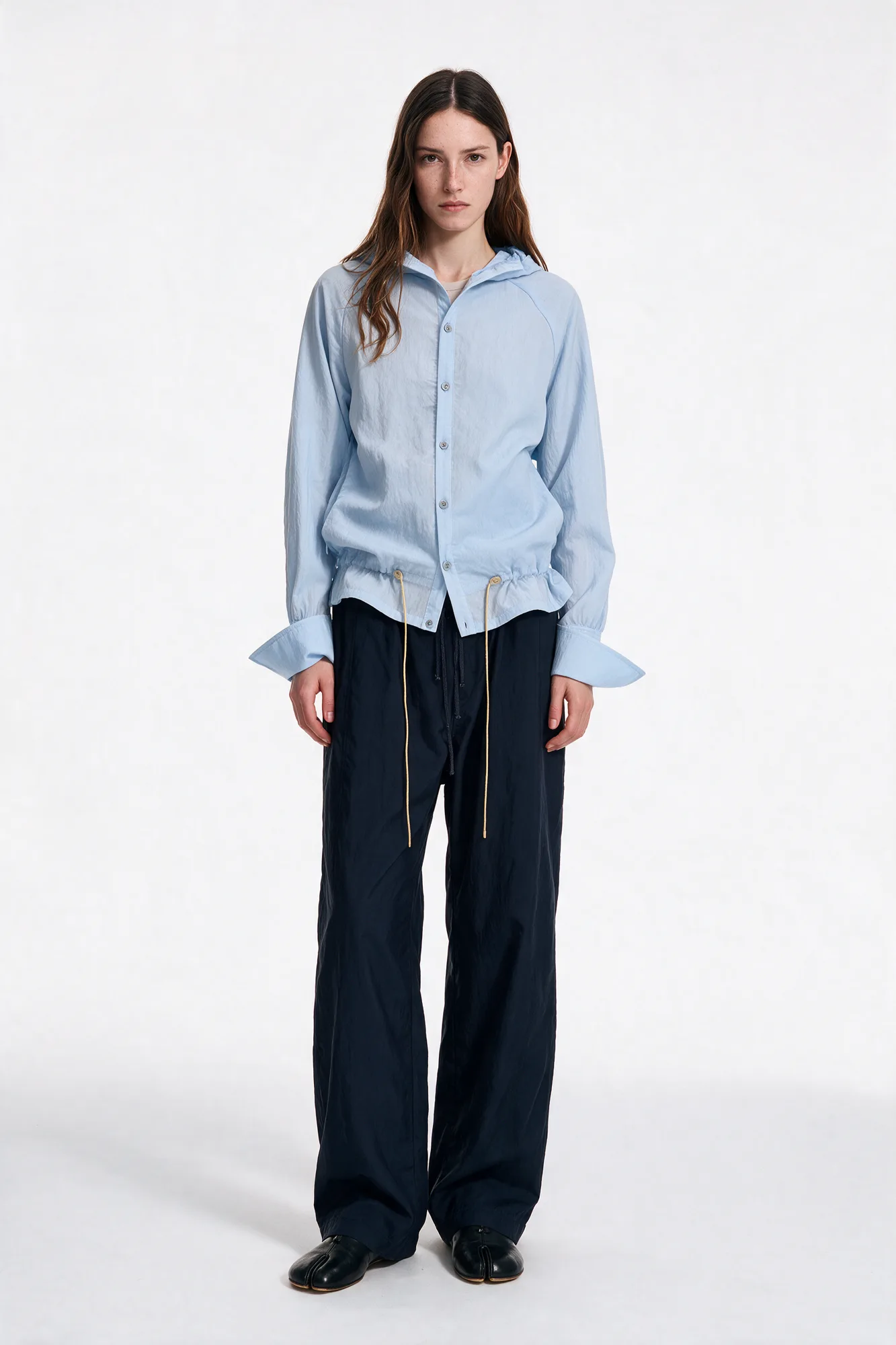 Full-body fashion e-commerce model image, view 05