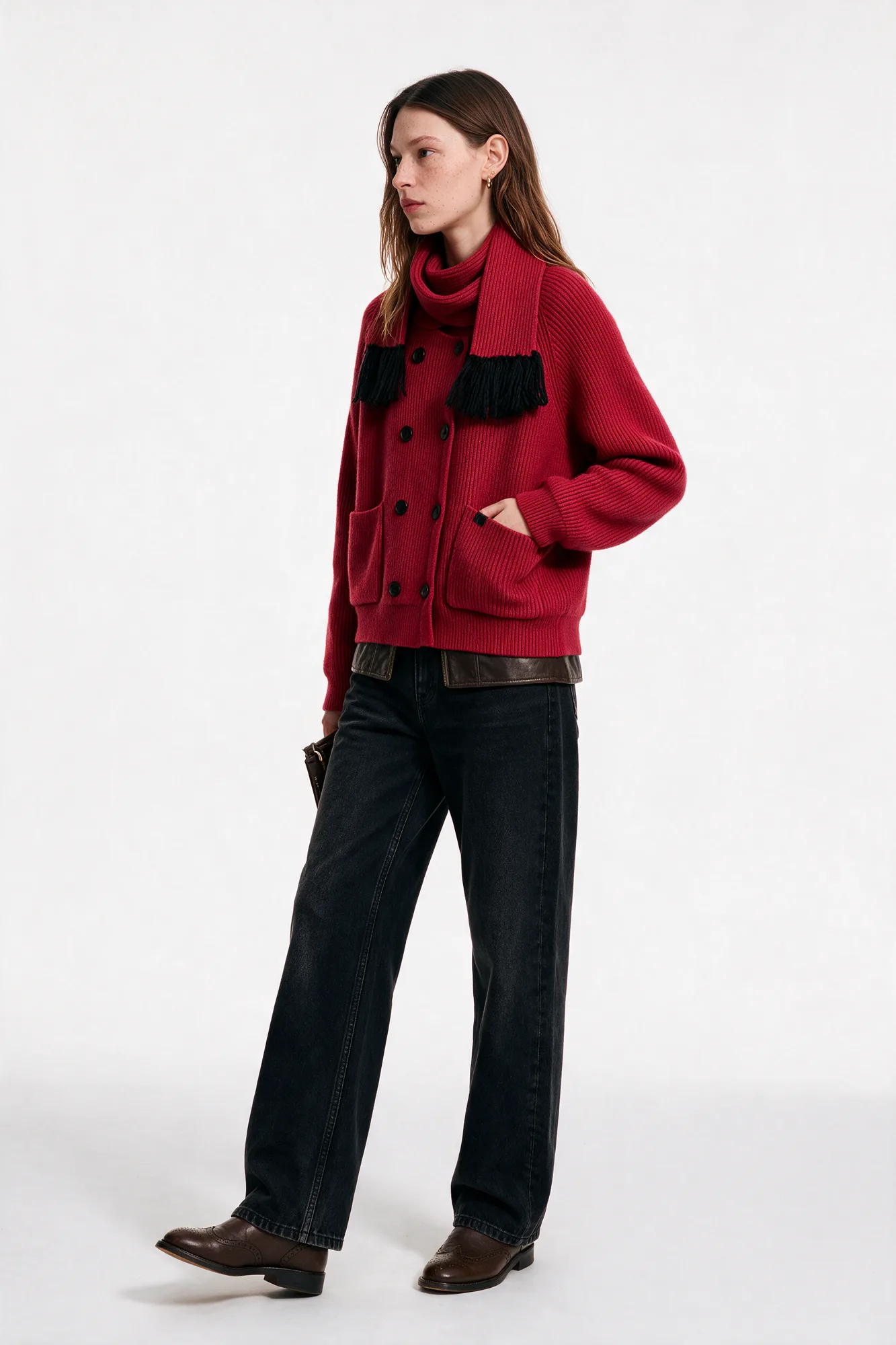 Full-body fashion e-commerce model image, view 08