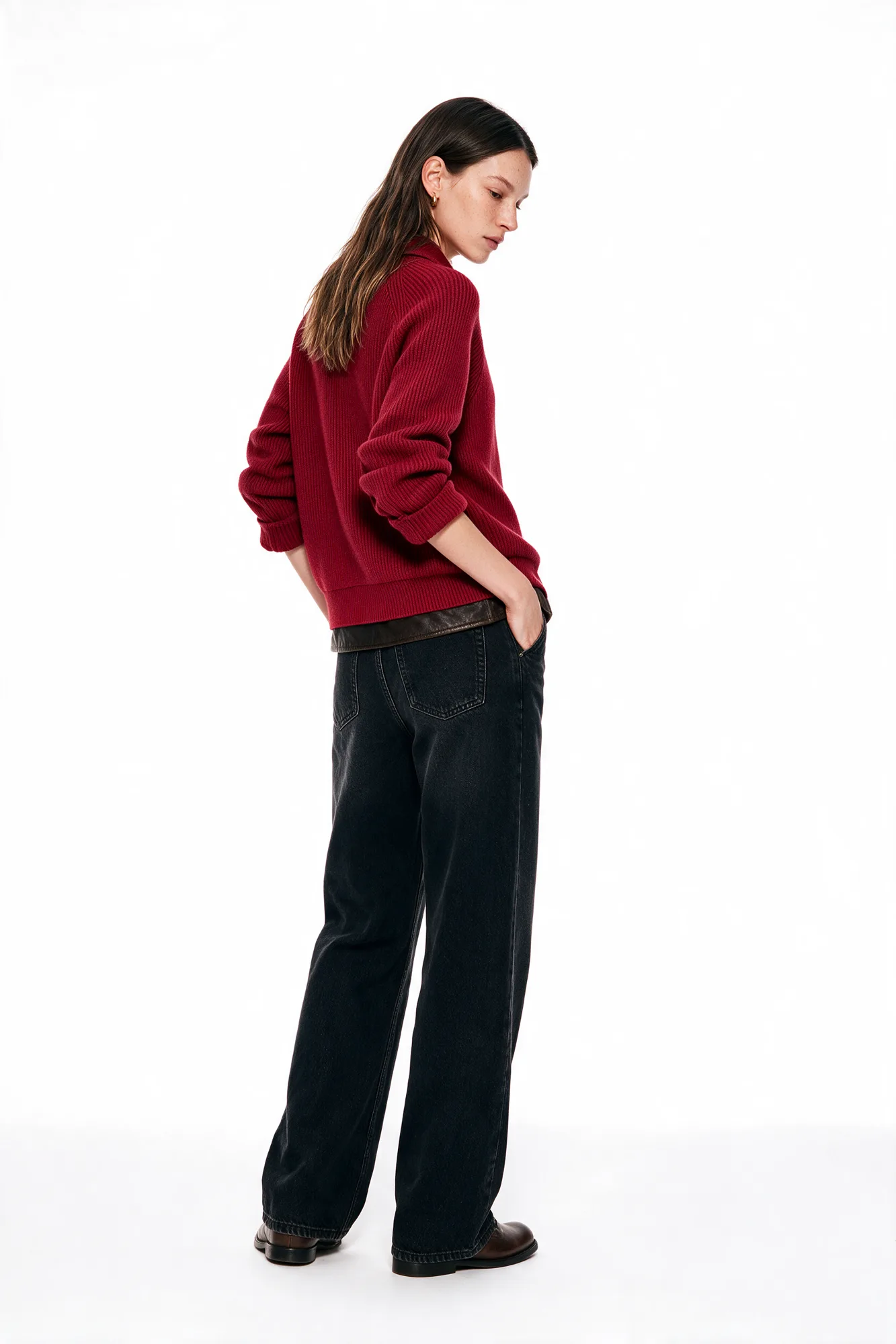 Full-body fashion e-commerce model image, view 10