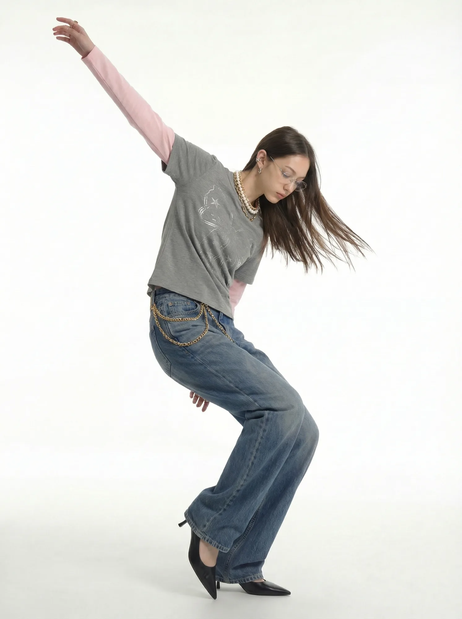 Full-body fashion e-commerce model image, view 13