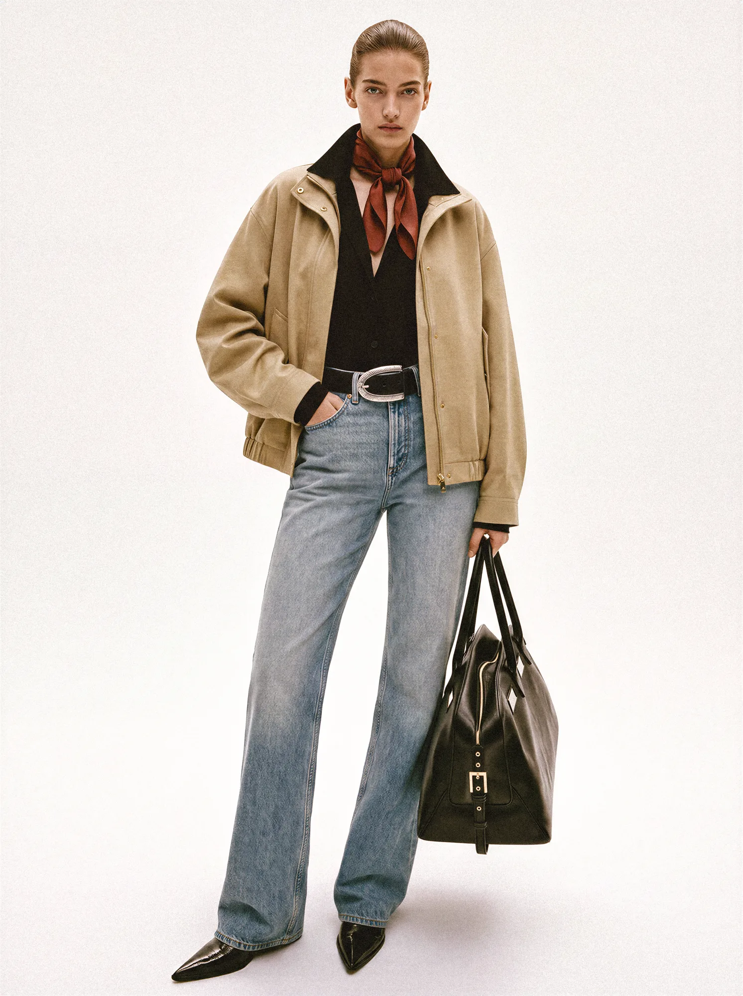 Full-body fashion e-commerce model image, view 16