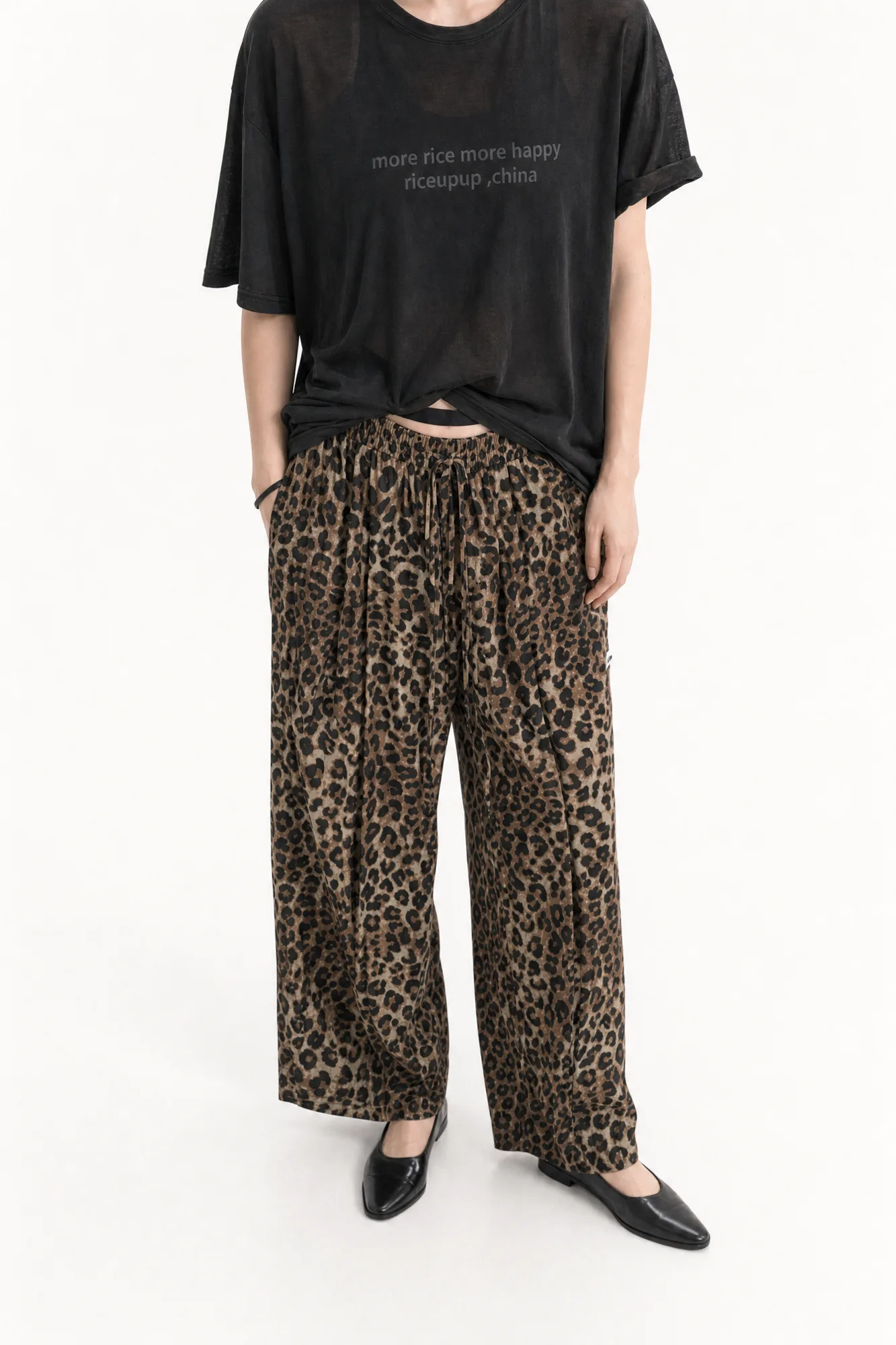 Half-body fashion e-commerce model image, view 06