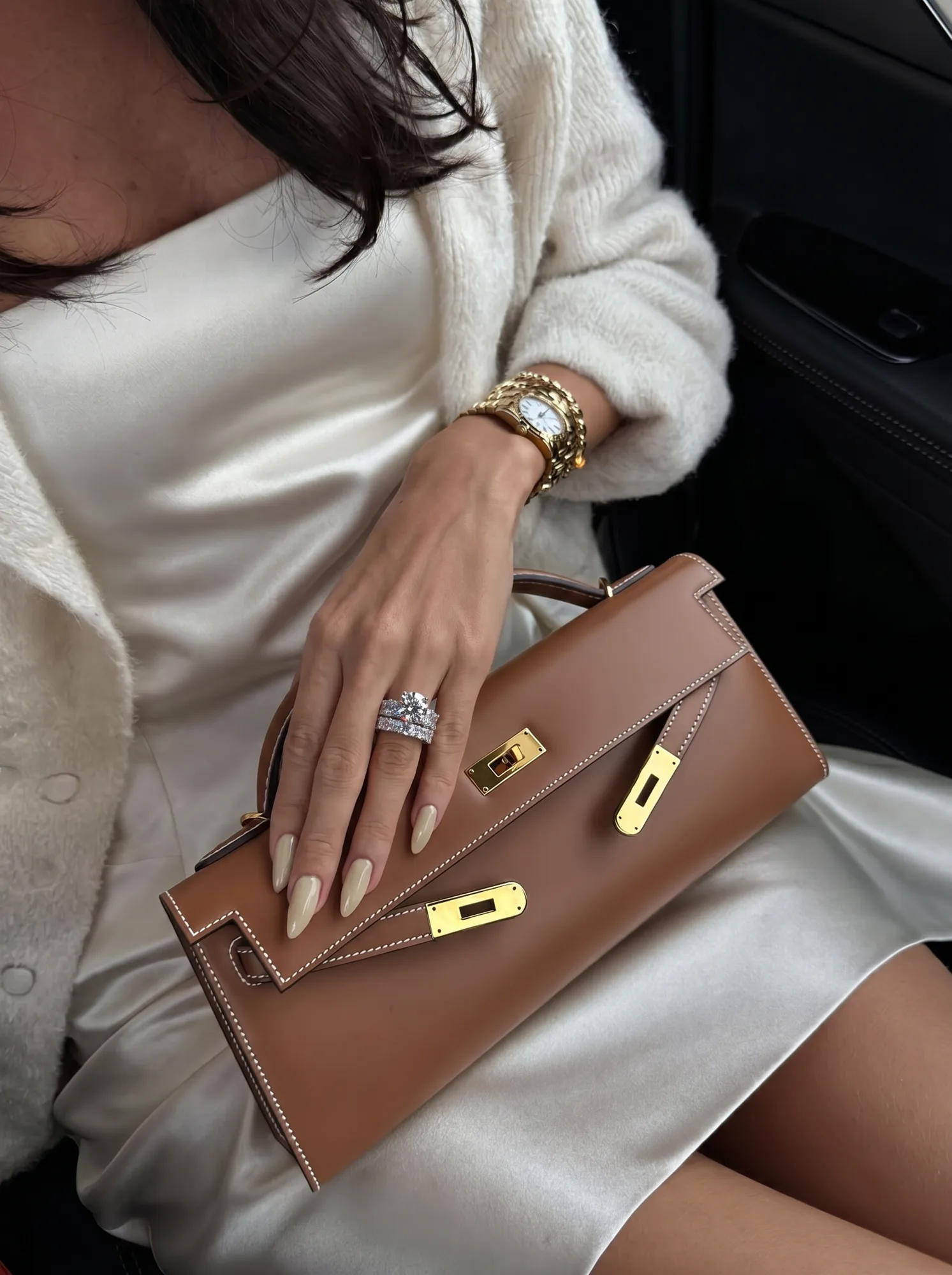 Everyday fashion styling in a casual lifestyle setting, view 13