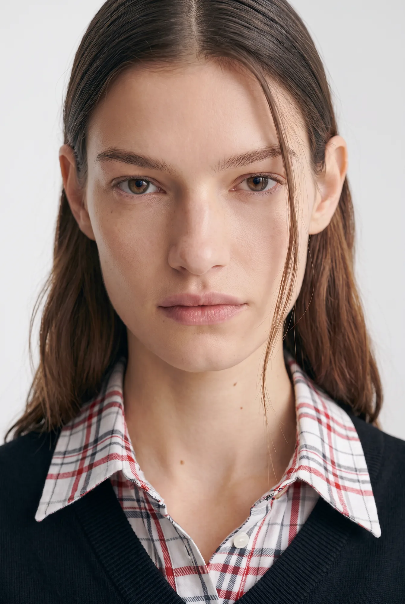 Close portrait defining the lookbook model direction